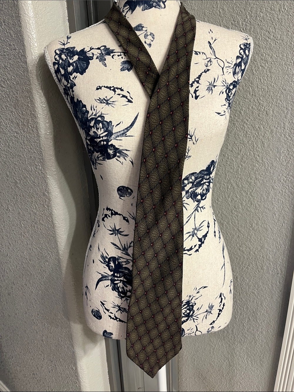 Windsor Olive Green Geometric Silk Tie with Red Accents